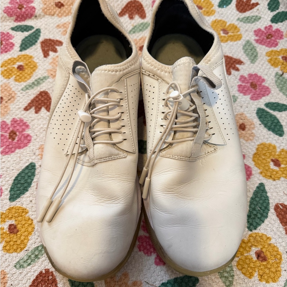Clove Nursing Shoes Women’s Size 11 White/Off-White Fluid Resistant